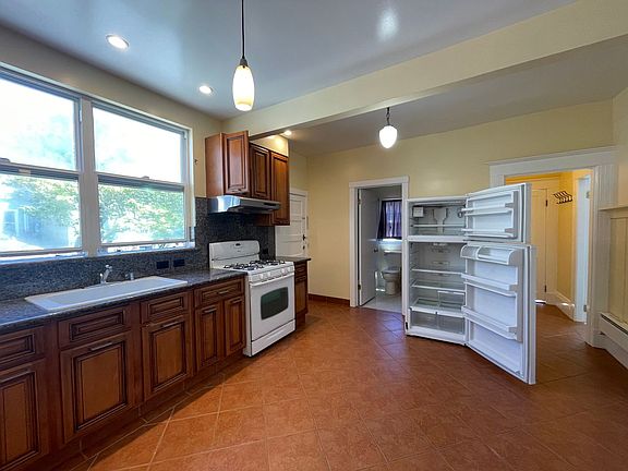 2nd image of 512 3rd Ave APT A