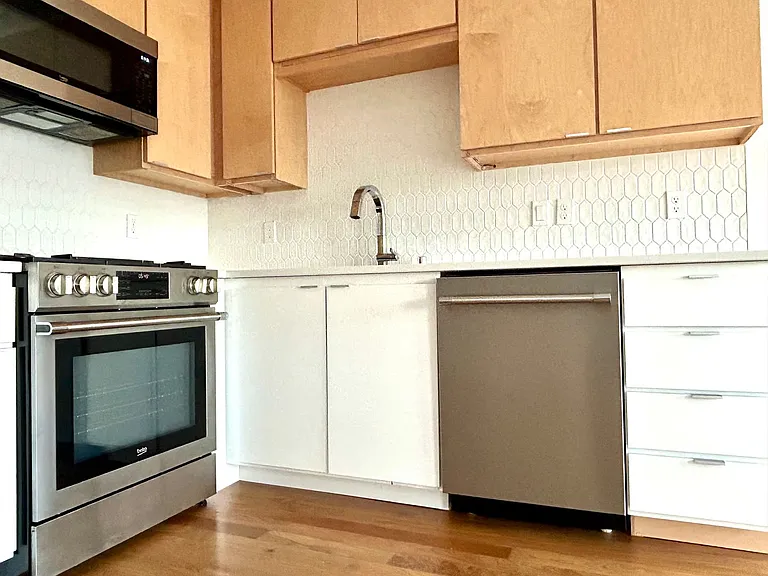 2411 W Boston St #C — Photo 7