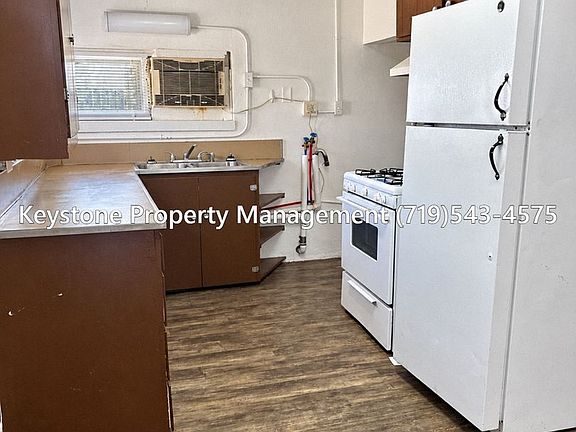 2nd image of 901 W 10th St
