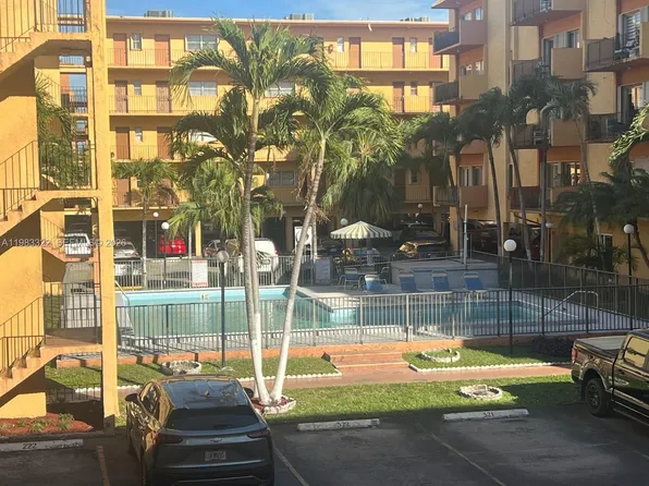 1900 W 54th St APT 119, Hialeah, FL 33012
