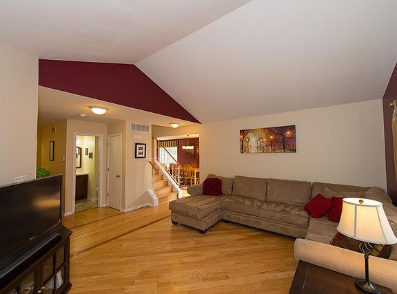 2nd image of 1913 Grosse Pointe Ct