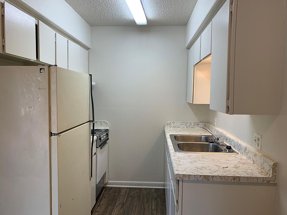 2nd image of 910 Sandefur St APT 204