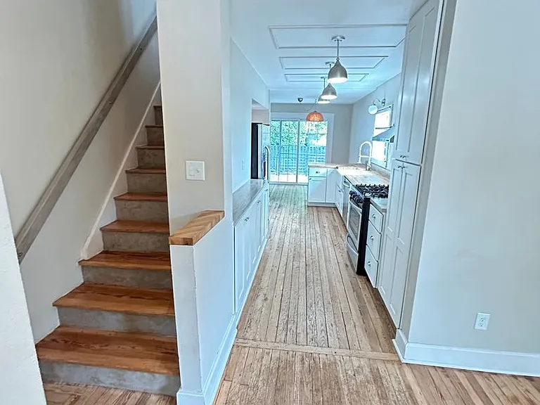 318 E Webster St — Photo 10