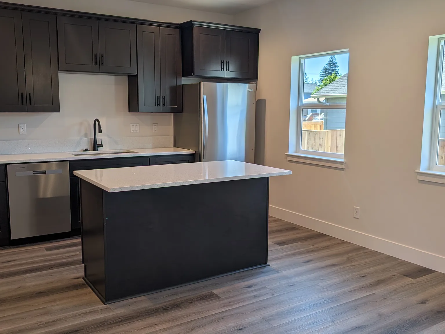 3 bed, 2.5 bath, 1850 sqft, $2,750 — Photo 2