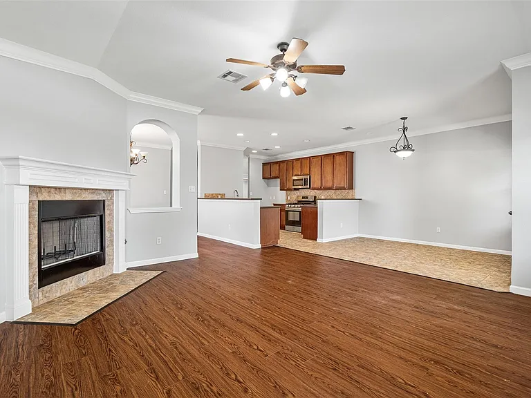 2505 Rusk Ct — Photo 11