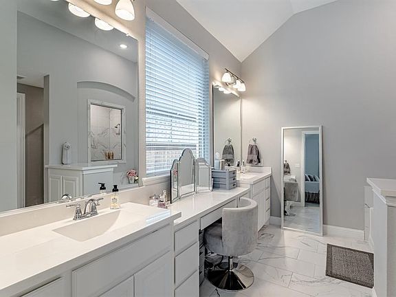 4th image of 2204 Overton Park Dr