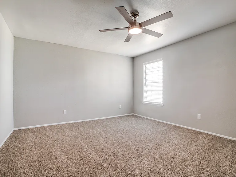 The Sutton Apartments — Photo 28