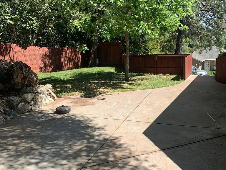 140 Walker Dr — Photo 2