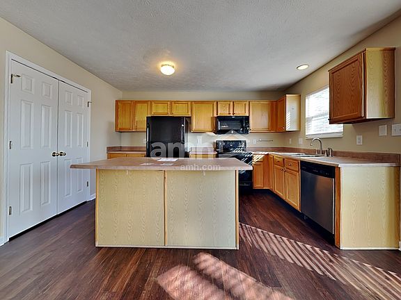3rd image of 3207 Creekshore Dr
