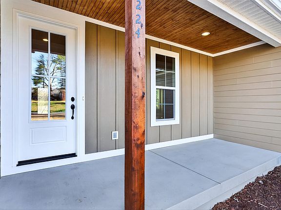 5th image of 224 Boyce St