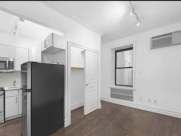 12 5th Avenue image 1 of 7