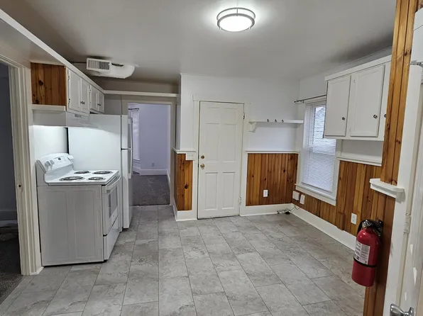 12 Maple St #B, Rochester, NH 03867