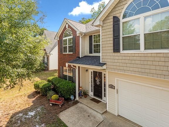 2nd image of 18 Saint Charles Pl