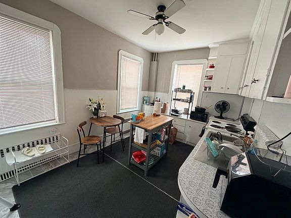 5th image of 262 Chestnut Hill Ave APT 2
