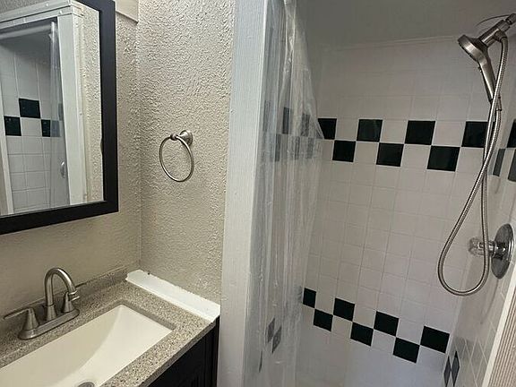 5th image of 1009 Grand Ave #B