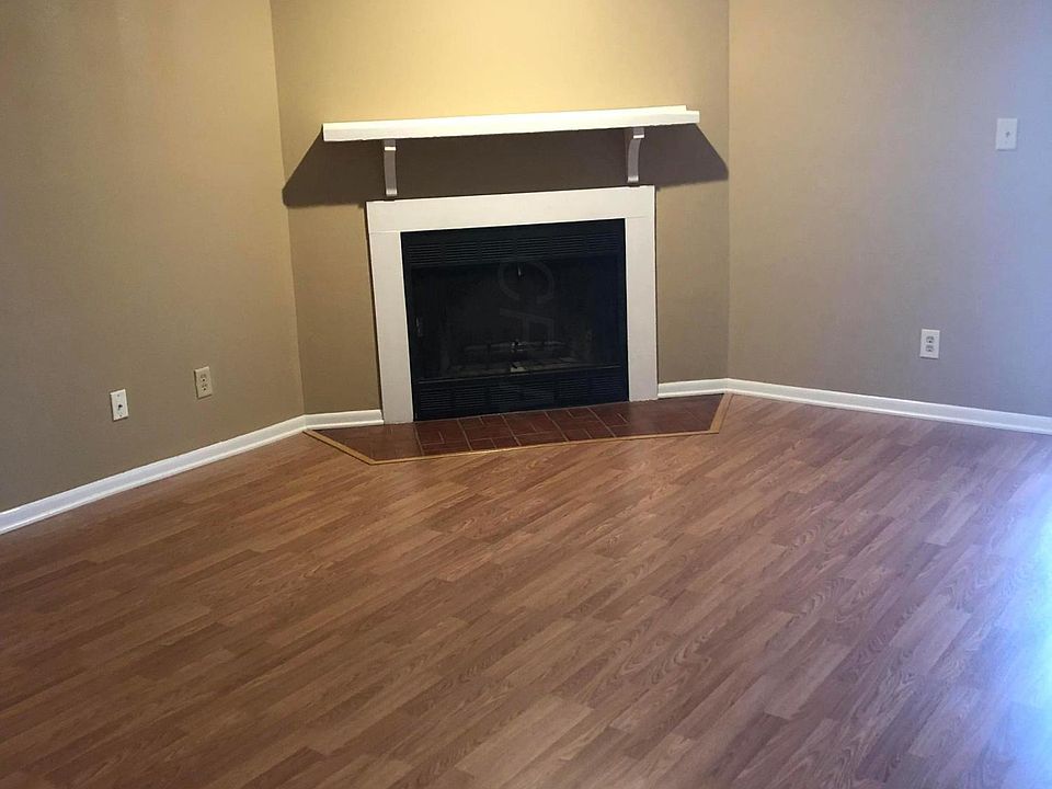 2nd image of 2261 Hedgerow Rd #2261G