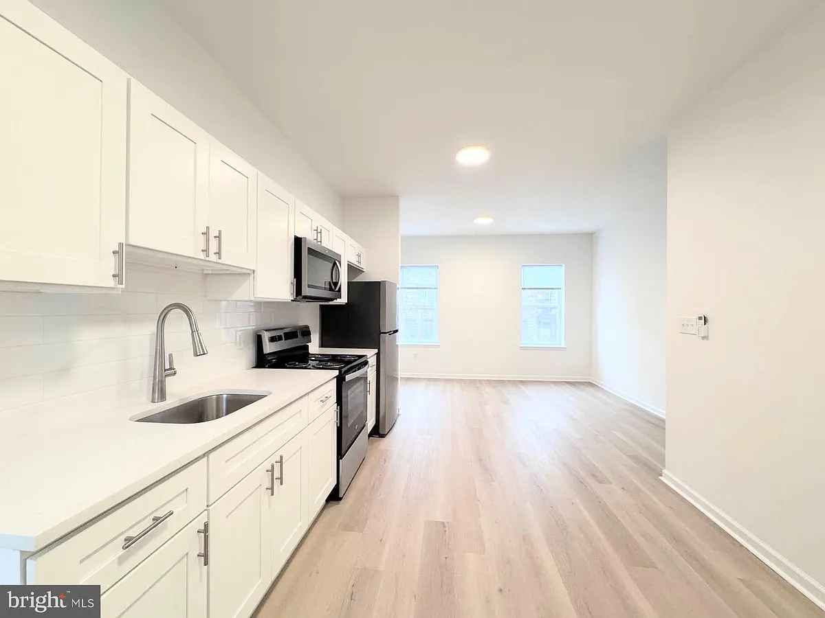 Building Photo - 319 E Lehigh Ave #2