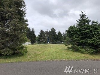 1st image of 610 Olallie Cir SE