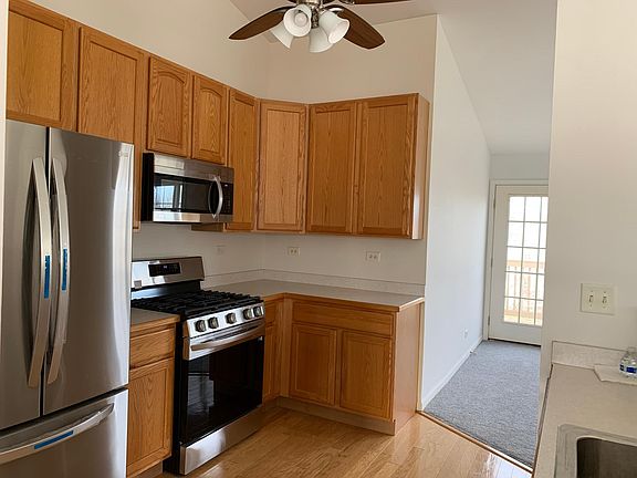 4th image of 872 Genesee Dr #872