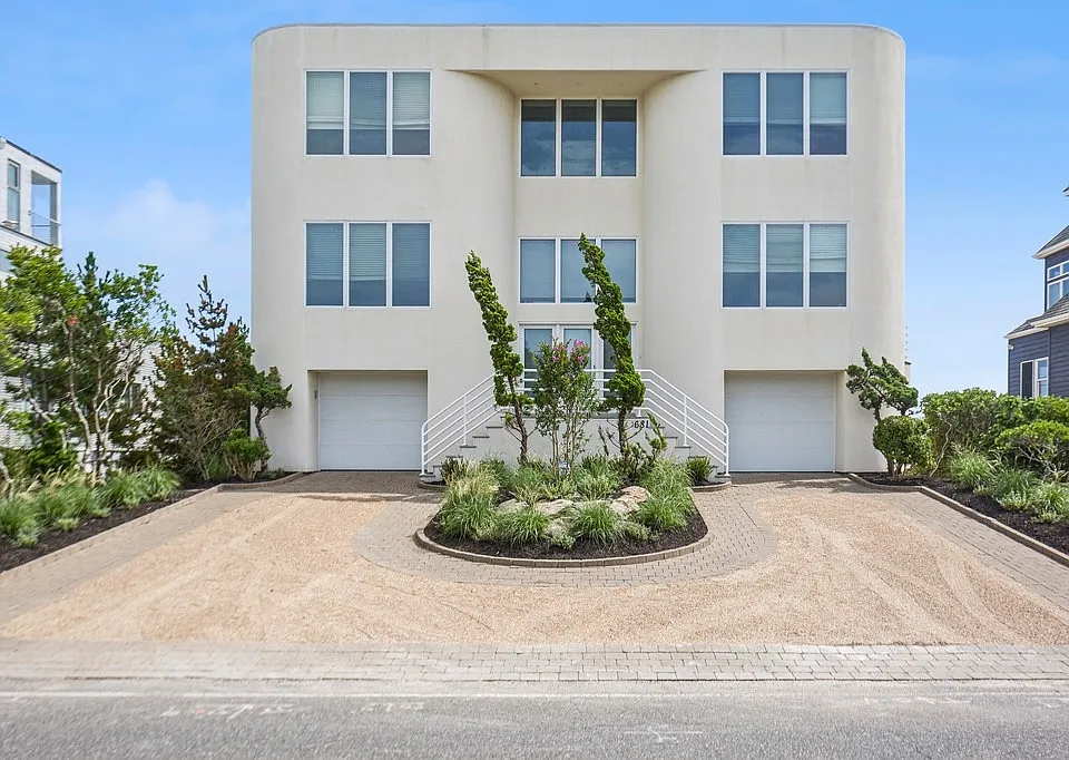681 Dune Rd