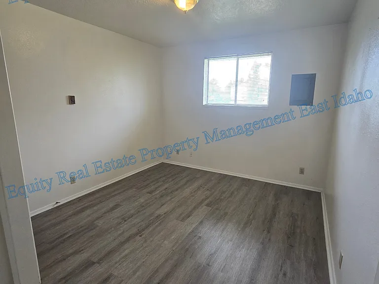 ID - 848, 852, 854, 856 Bryan Rd - LB - 854 — Photo 17