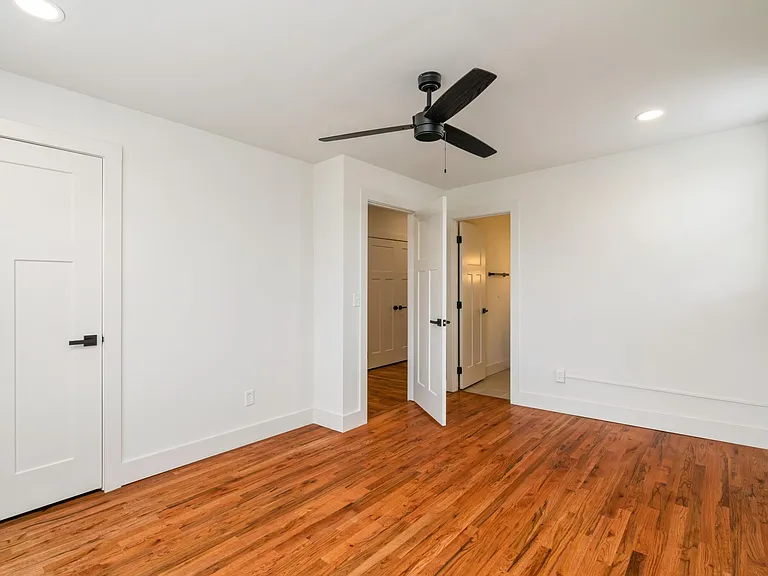 826 N Broadway St #301 — Photo 16