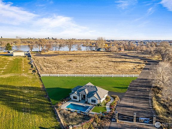 2nd image of 1 Valley Road NE #1