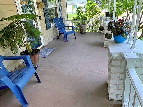 5th image of 225 W Park St
