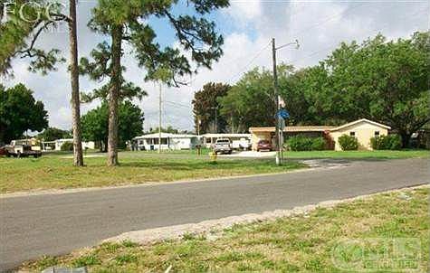 2nd image of 888 Poinsettia Dr