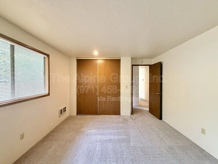 240 NE 143rd Ave — Photo 18