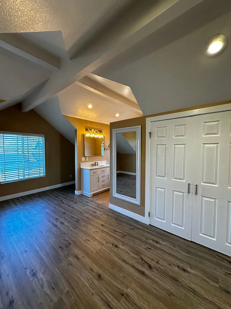 Charming 3 Bed 3 Bath Westminster House — Photo 4