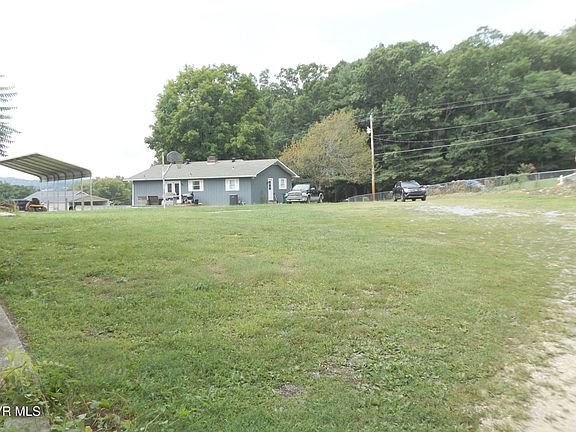 3rd image of 186 Fitzsimmons Hill Rd