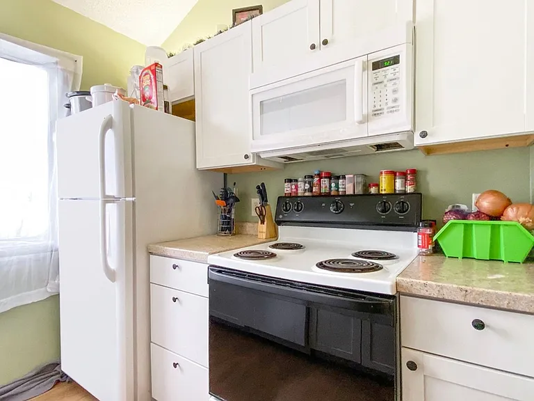 2105 Melrose Dr — Photo 8