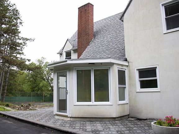 2nd image of 60 Clifton Blvd