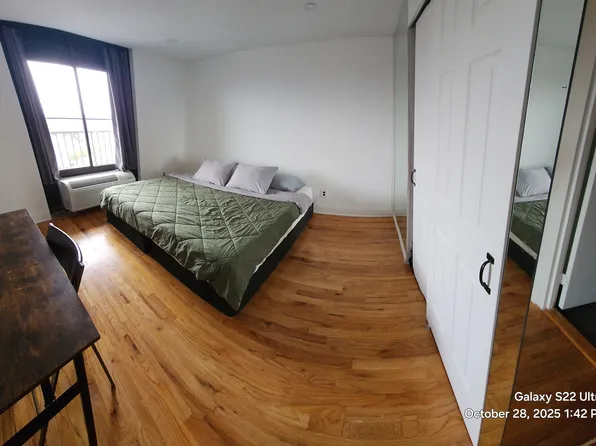 25-40 Shore Boulevard image 20 of 24