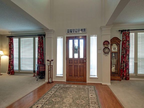 4th image of 1209 Oakwood Ct