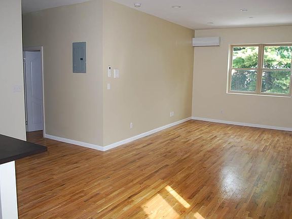 4th image of 7517 Metropolitan Ave #2