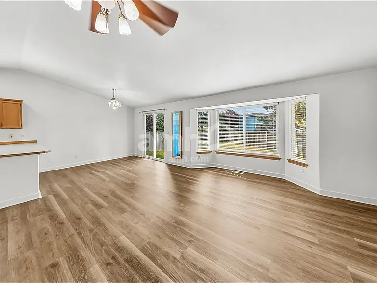 1025 89th Dr NE — Photo 7