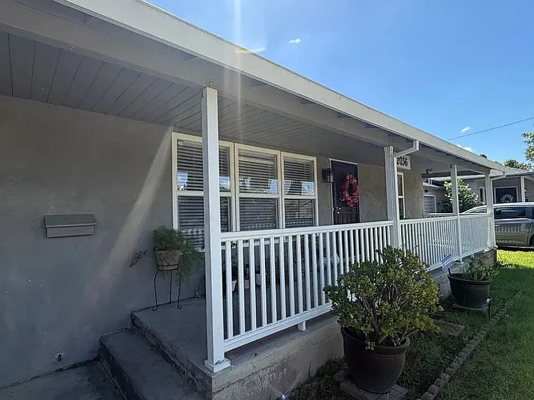 2036 Country Club Blvd — Photo 1