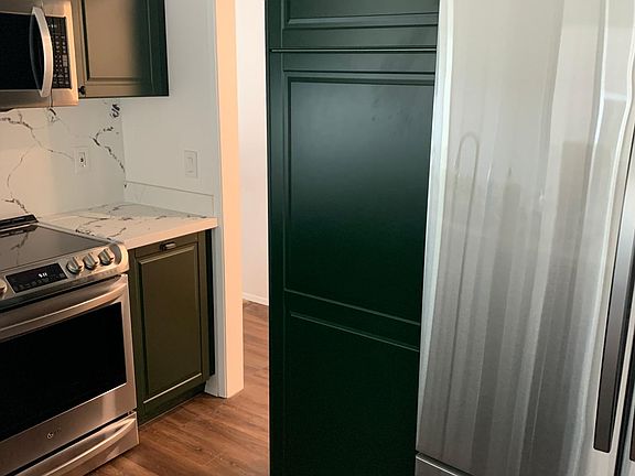 5th image of 1625 Harbor Ave SW Unit 5