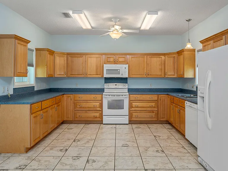 322 Crescent Dr — Photo 11