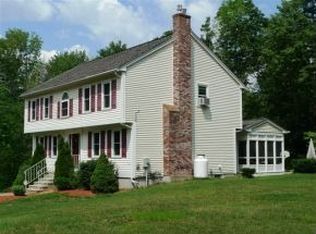 32 Thornton Rd, Londonderry, NH 03053