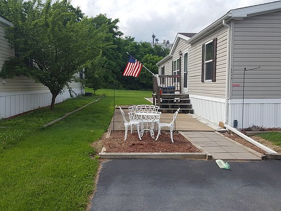 2nd image of 16848 Longfellow Ct
