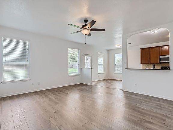5th image of 131 Lavaca Loop