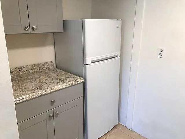 Smoke Tree Studio Apartments — Photo 20