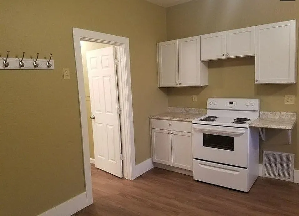 3 bed, 975 sqft, $1,300 — Photo 4