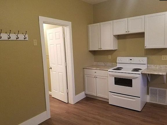 4th image of 830 Stark St #L