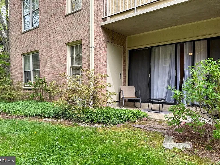6008 Westchester Park Dr #T2 — Photo 11