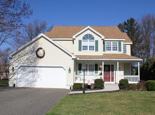 40 Hearthstone Dr, Agawam, MA 01001