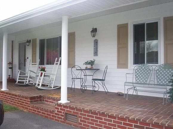 1st image of 123 Camelot Ct